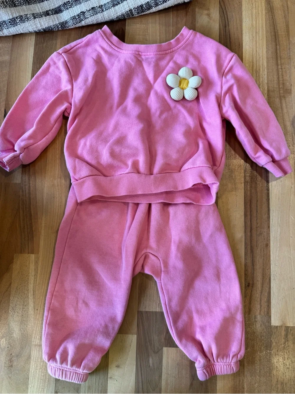 Old Navy Pink Girls 2-Piece Flower Applique Sweat Set